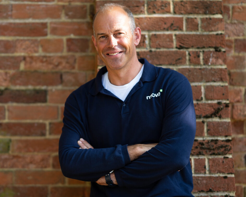 Phil_Arms_Folded_Move-iQ-Top_Brick-Wall